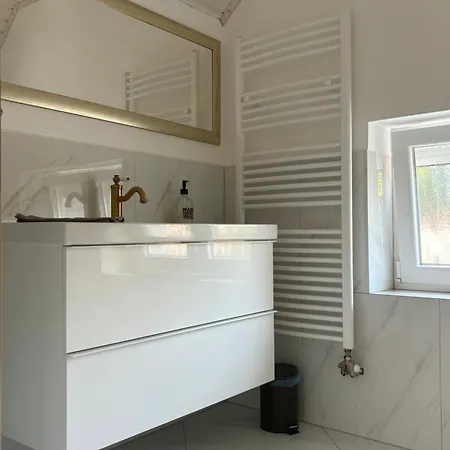 Dorothy 2 Apartment *